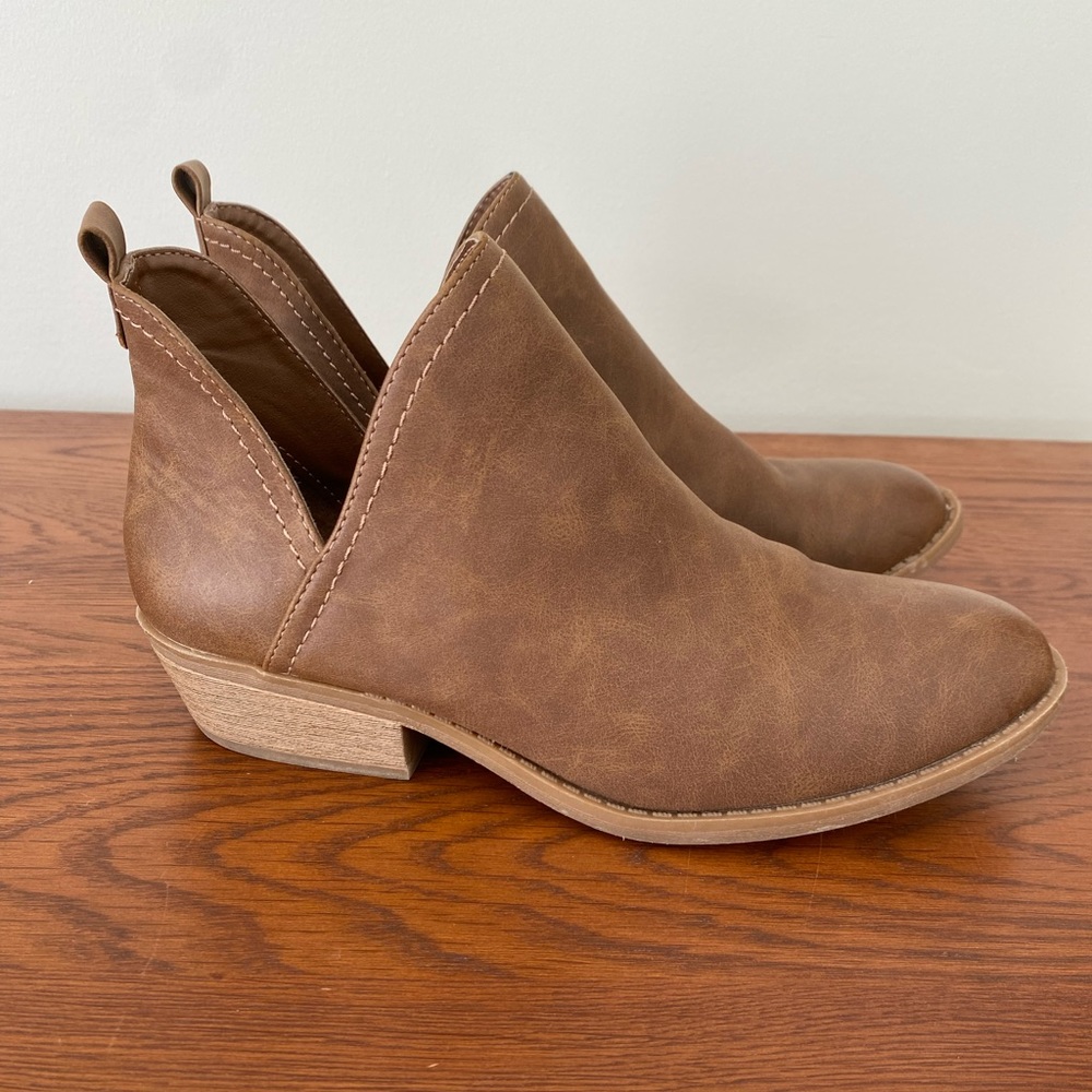 Universal Thread Boots